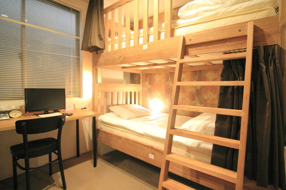 Yadokari Namba Hostel Osaka Exteriör bild