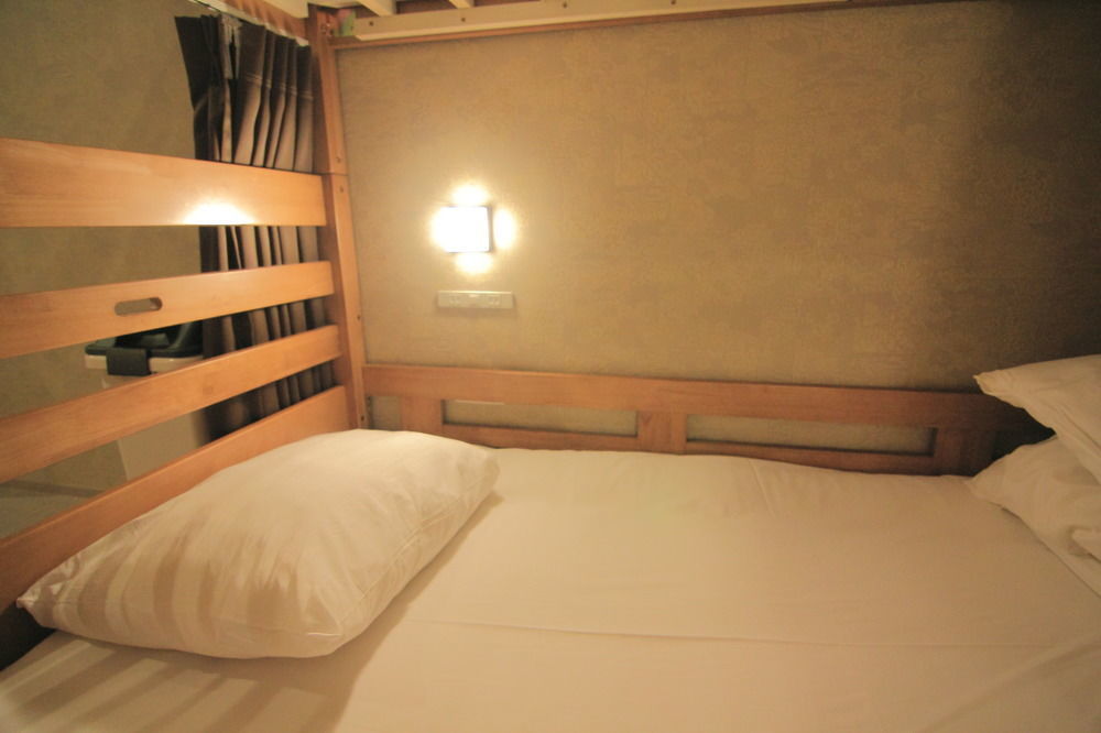 Yadokari Namba Hostel Osaka Exteriör bild