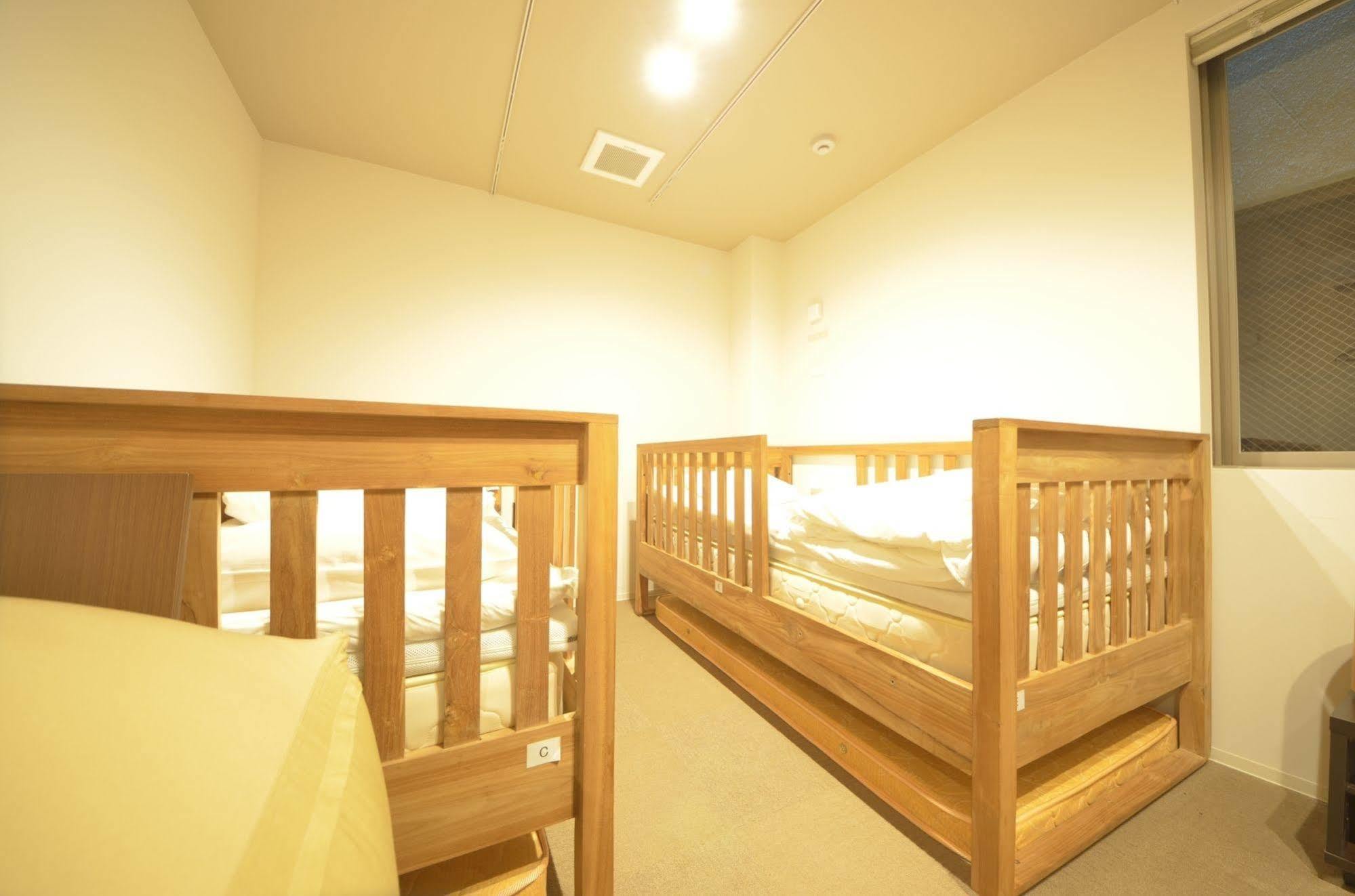 Yadokari Namba Hostel Osaka Exteriör bild